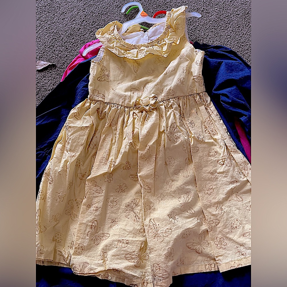 Girls sun dress yellow worn once.
